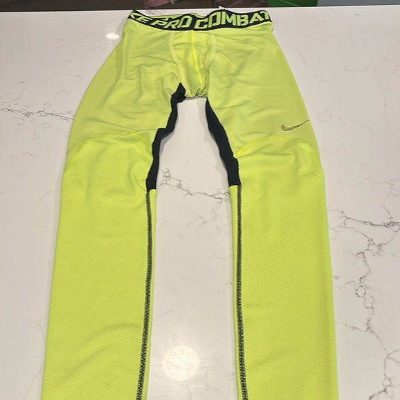 Nike Men’s Yellow Tights with Nike Men’s Running Singlet. - Picture 2 of 10